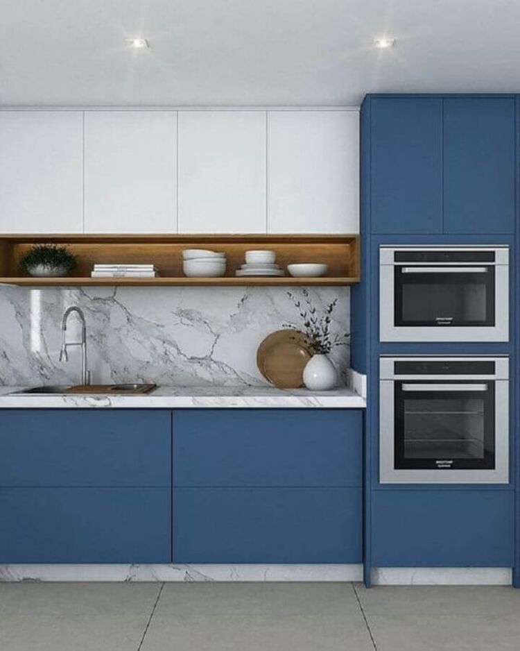 Azul na decoração da cozinha.