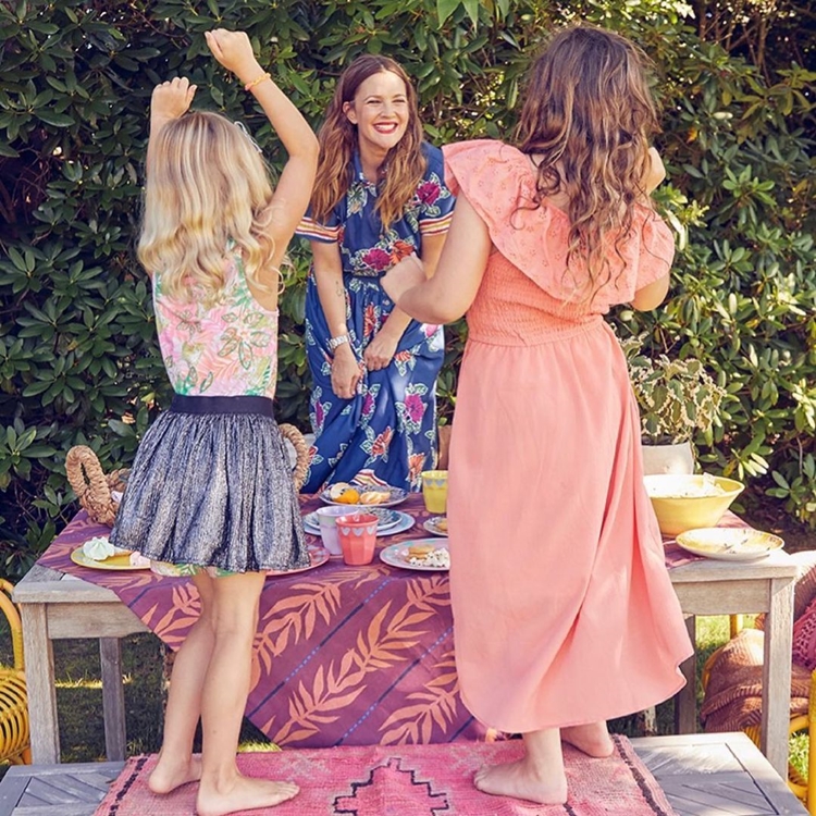 Foto de Drew Barrymore e suas filhas.