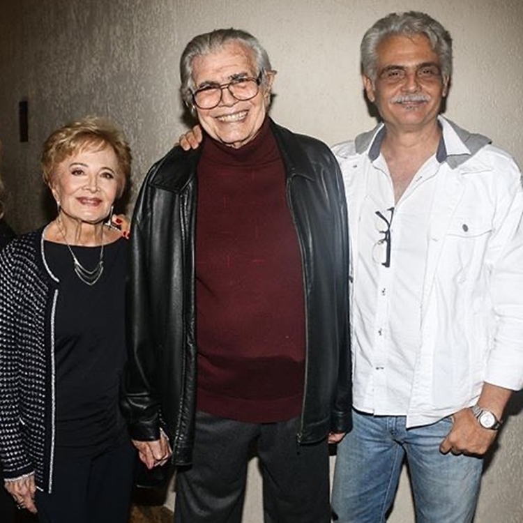 Glória Menezes, Tarcísio Meira e o filho, Tarcísio Filho. Foto do casal e do filho.