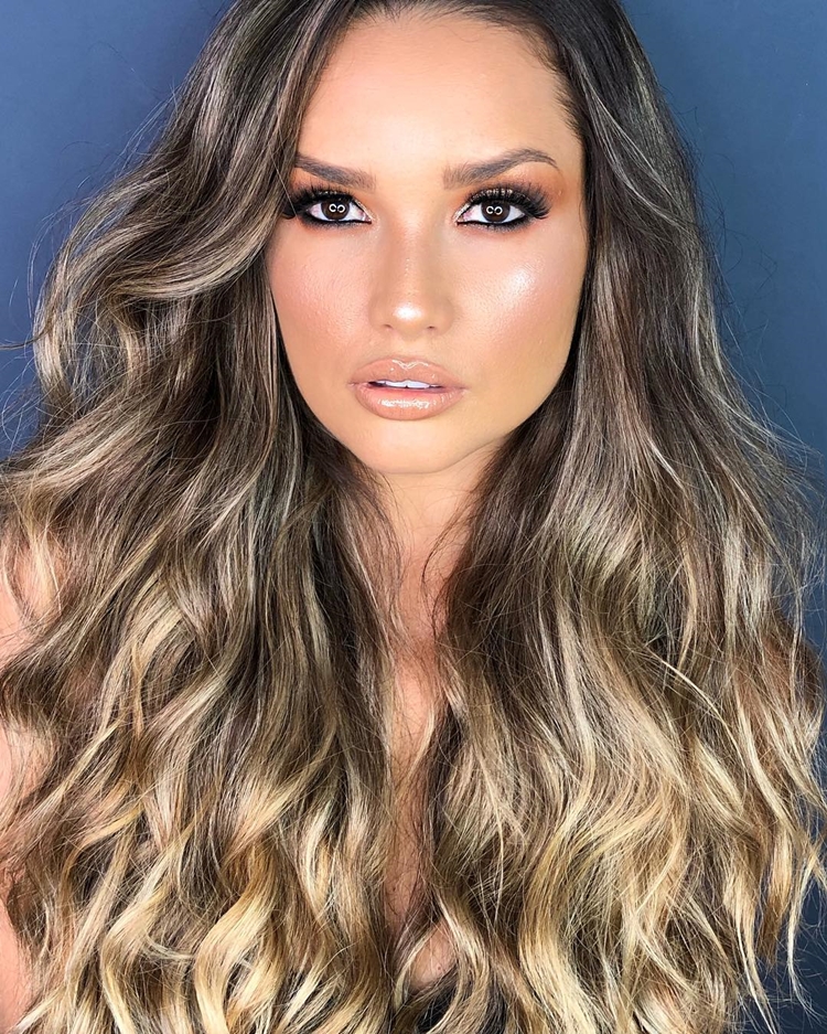 Juliette Freire loira. Foto da campeã do BBB21 loira.