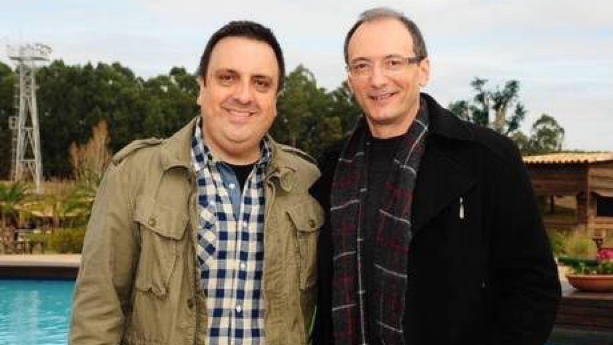 Rodrigo Carelli, diretor de realities da Record TV e Britto Jr, quando ainda trabalhavam juntos em A Fazenda. Fonte: Reprodução