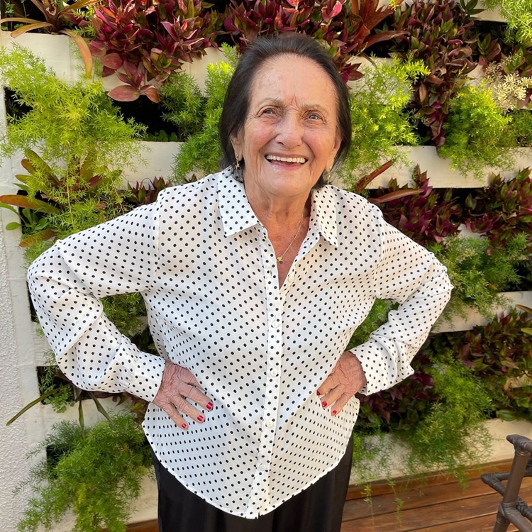 Dona Amália, avó famosa no TikTok. Foto da dona Amália, vovó do TikTok.