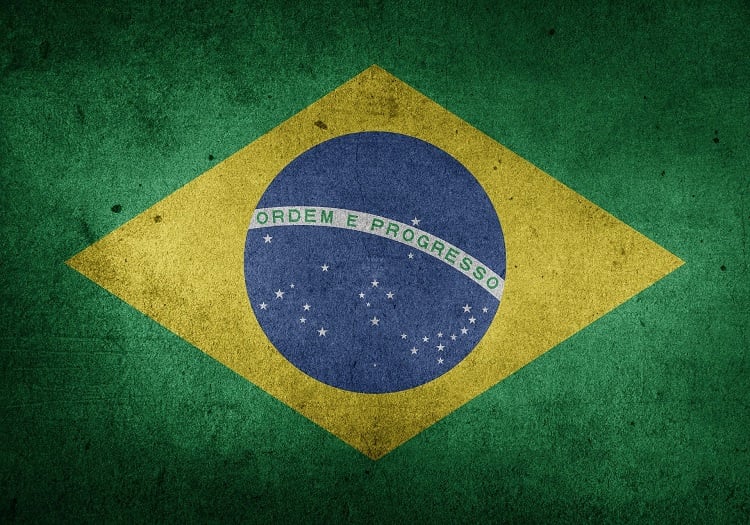 Foto da bandeira do Brasil com aparência desgastada