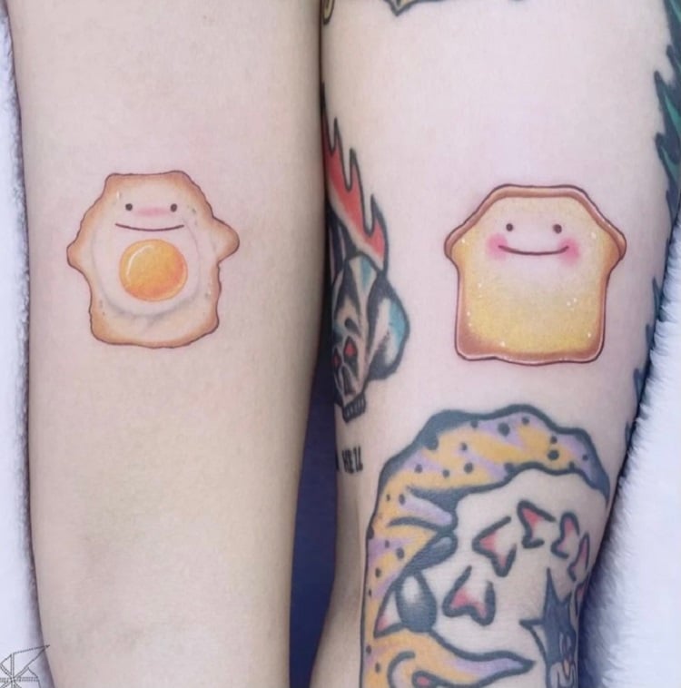 Tatuagem de café da manhã em casal