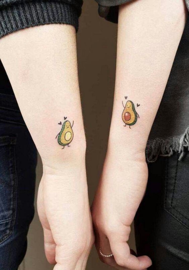Tatuagem de abacate