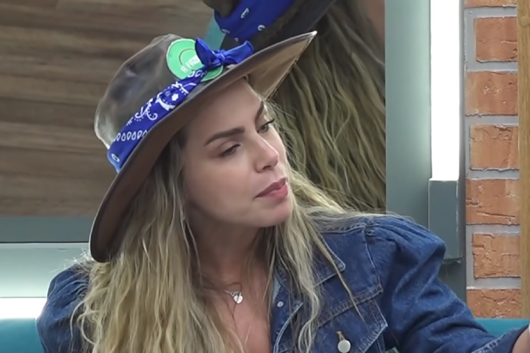 Foto de Erika Schneider usando o chapéu de Fazendeira em A Fazenda 13 A Fazenda 2021 Programação 28/09