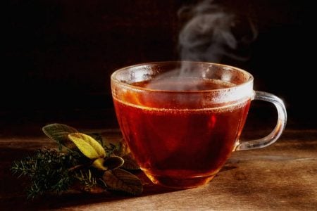 Para que serve chá de boldo: benefícios e cuidados