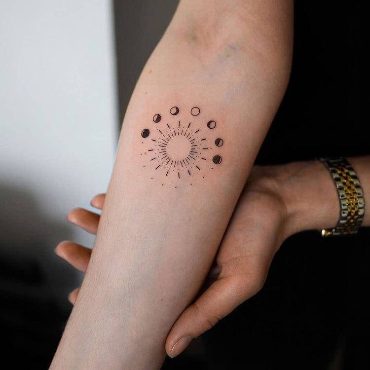 Tatuagem fases da lua e o sol
