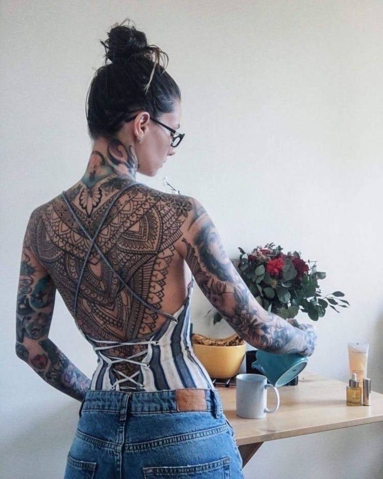 Tatuagem em toda as costas