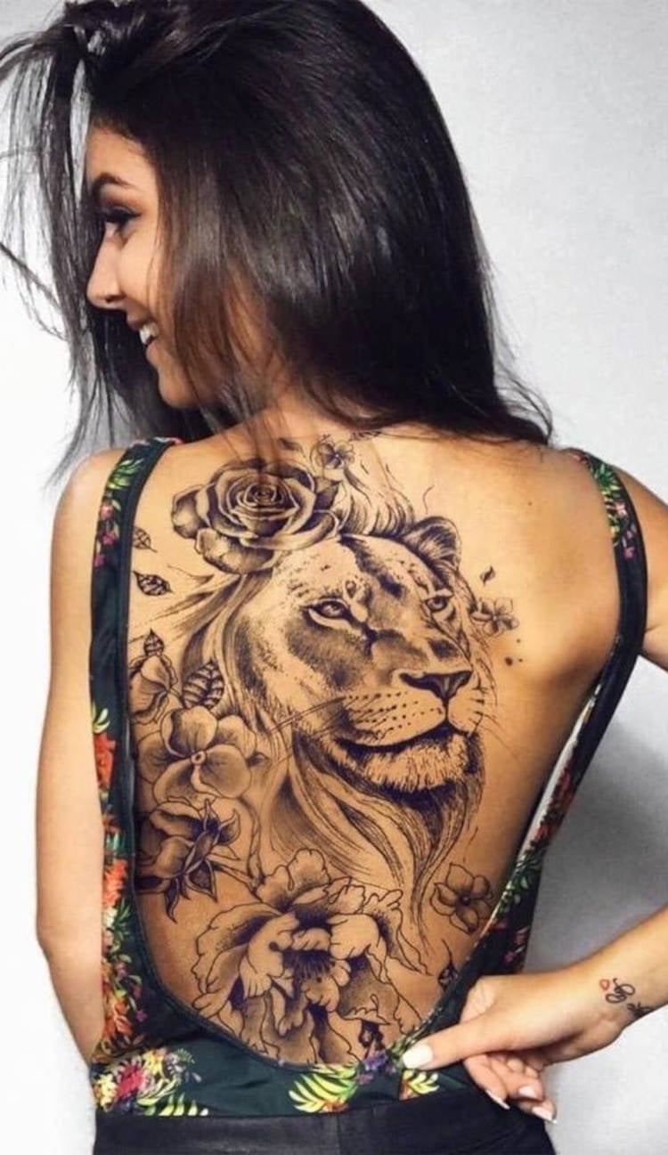 Tatuagem grande de leão
