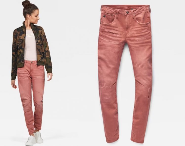 Modelo usando jeans colorido são tom inspirado na  natureza em cor beterraba marca G-Star RAW, foto da direita deatlhe do jenas cor beterraba marca G Star