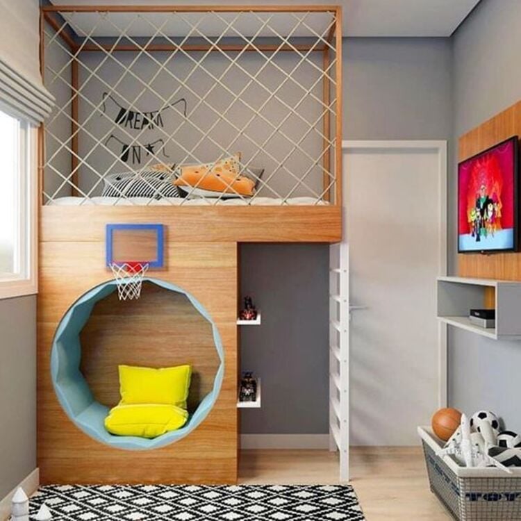 Ambientes infantis com quarto planejado.