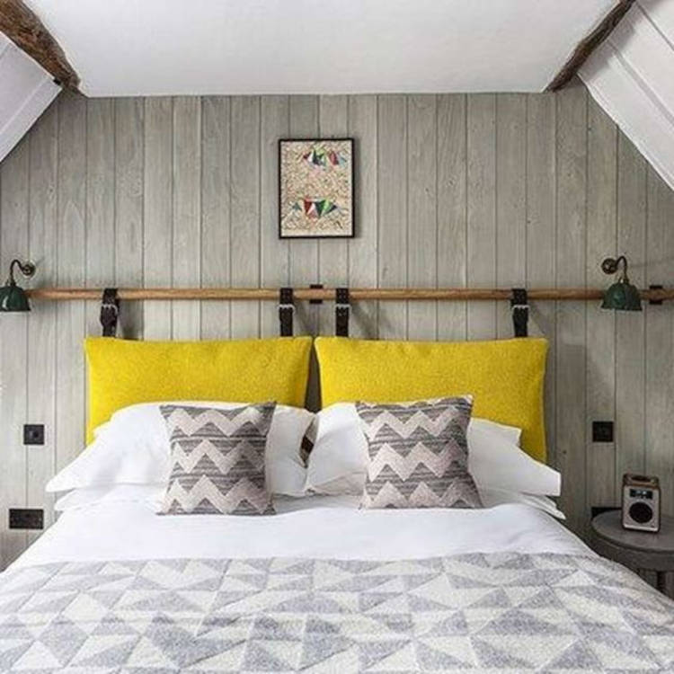 Decoração fácil para quarto com almofadas amarelas.