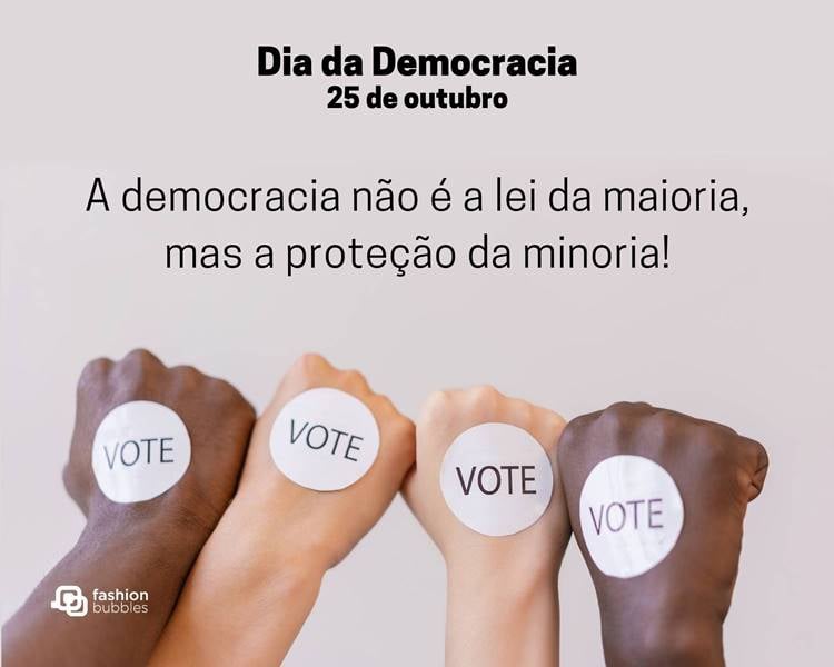 Foto com frase sobre o Dia da Democracia.