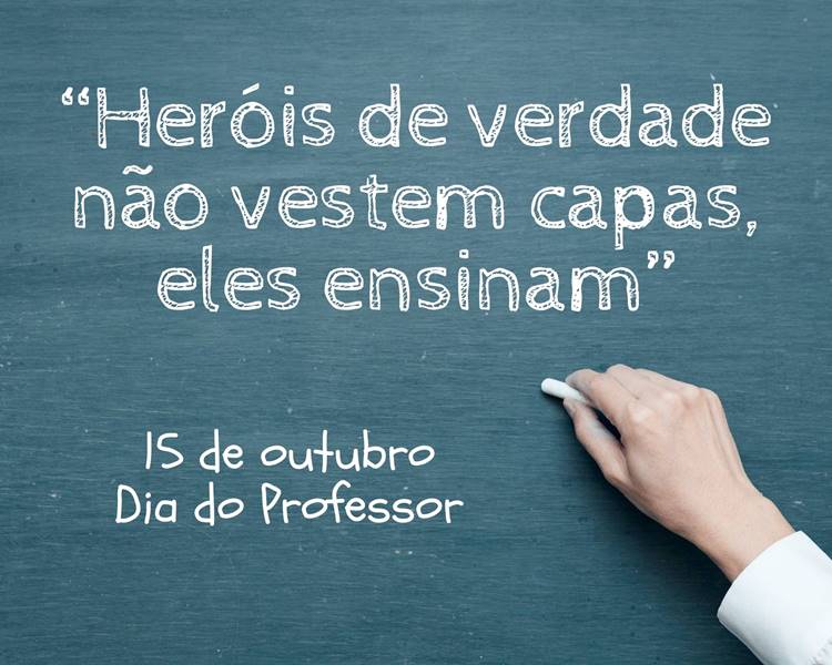 Foto com a frase: “Heróis de verdade não vestem capas, eles ensinam”