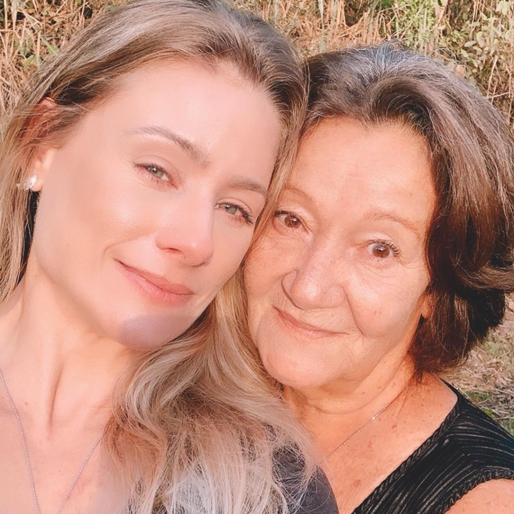 Foto de Giselle e sua mãe, Dona Maria Prattes