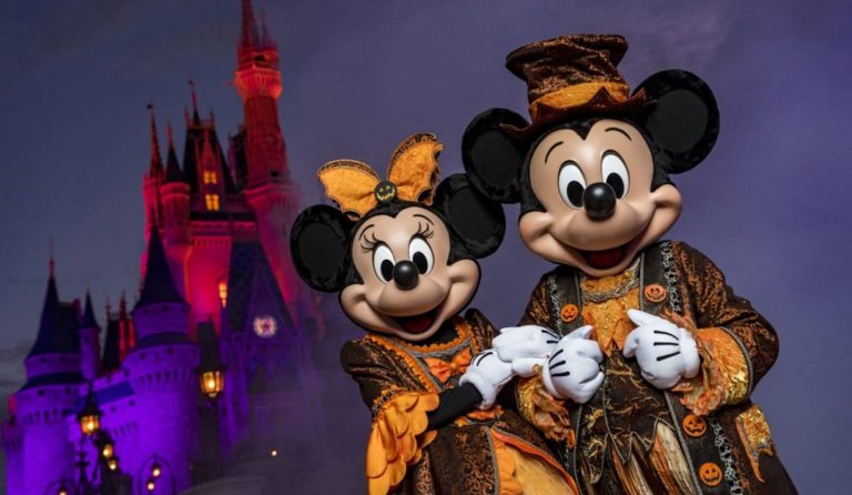 Foto do Mickey e da Minnie Halloween.