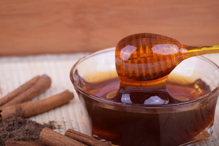 foto de mel com canela benefícios