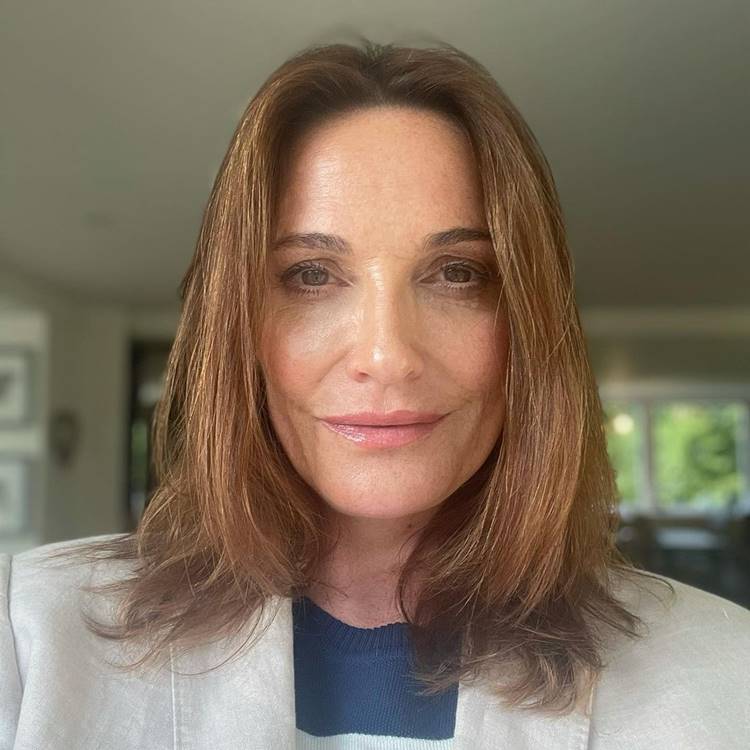 Sarah Parish aos 53 anos de idade. Foto de Sarah Parish, de Muito Bem Acompanhada