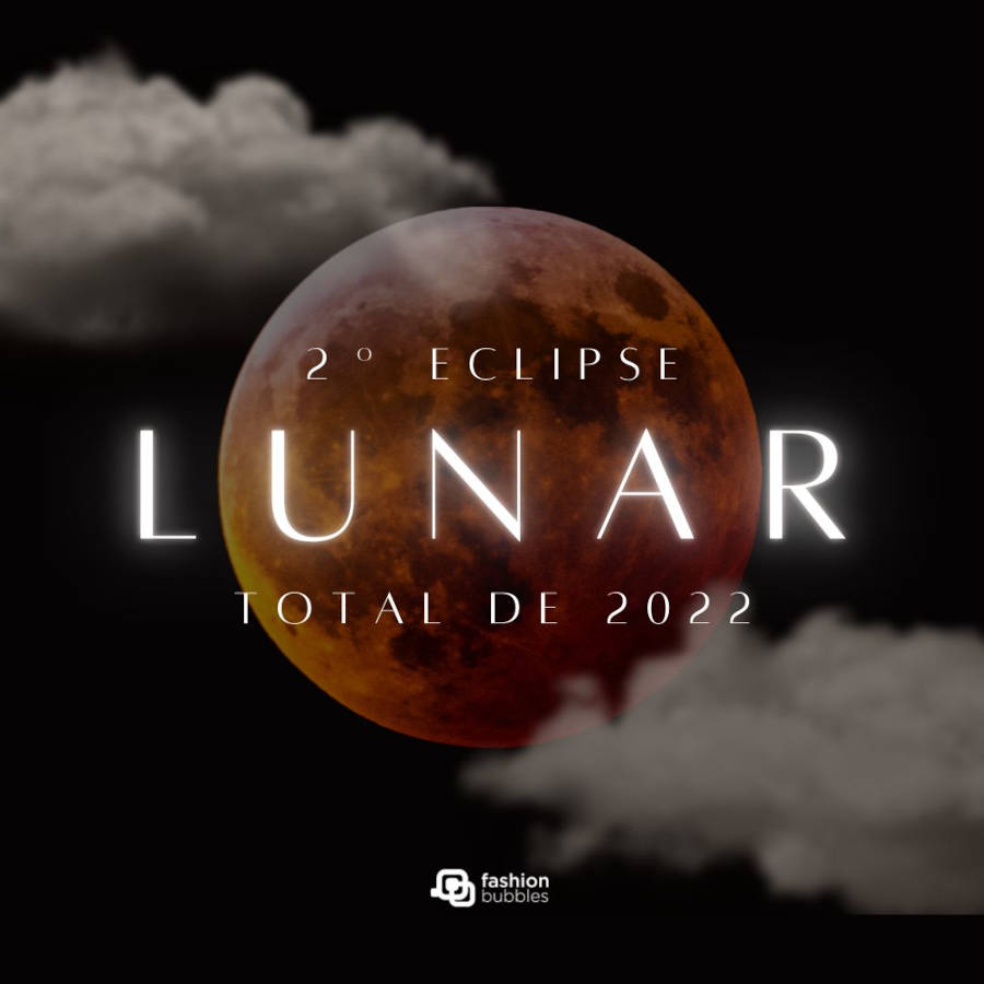 Foto de Lua vermelha com nuvens com 2º Eclipse Lunar Total de 2022 escrito em branco