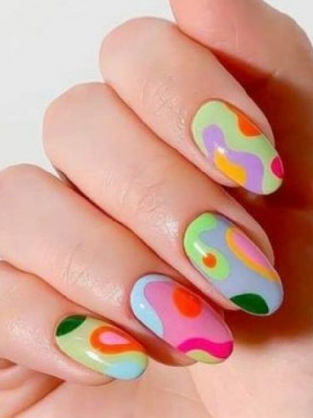 Unhas redondas decoradas com textura