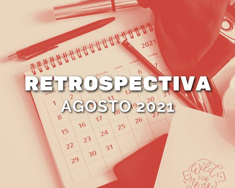Frase “Retrospectiva 2021: agosto” escrita em foto de calendário. Foto de calendário.