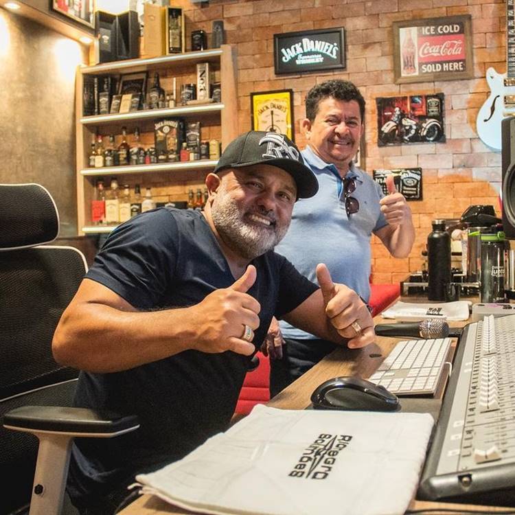 Foto da dupla sertaneja.