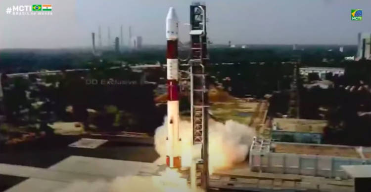 Satélite 100% brasileiro. Satélite brasileiro decolando.