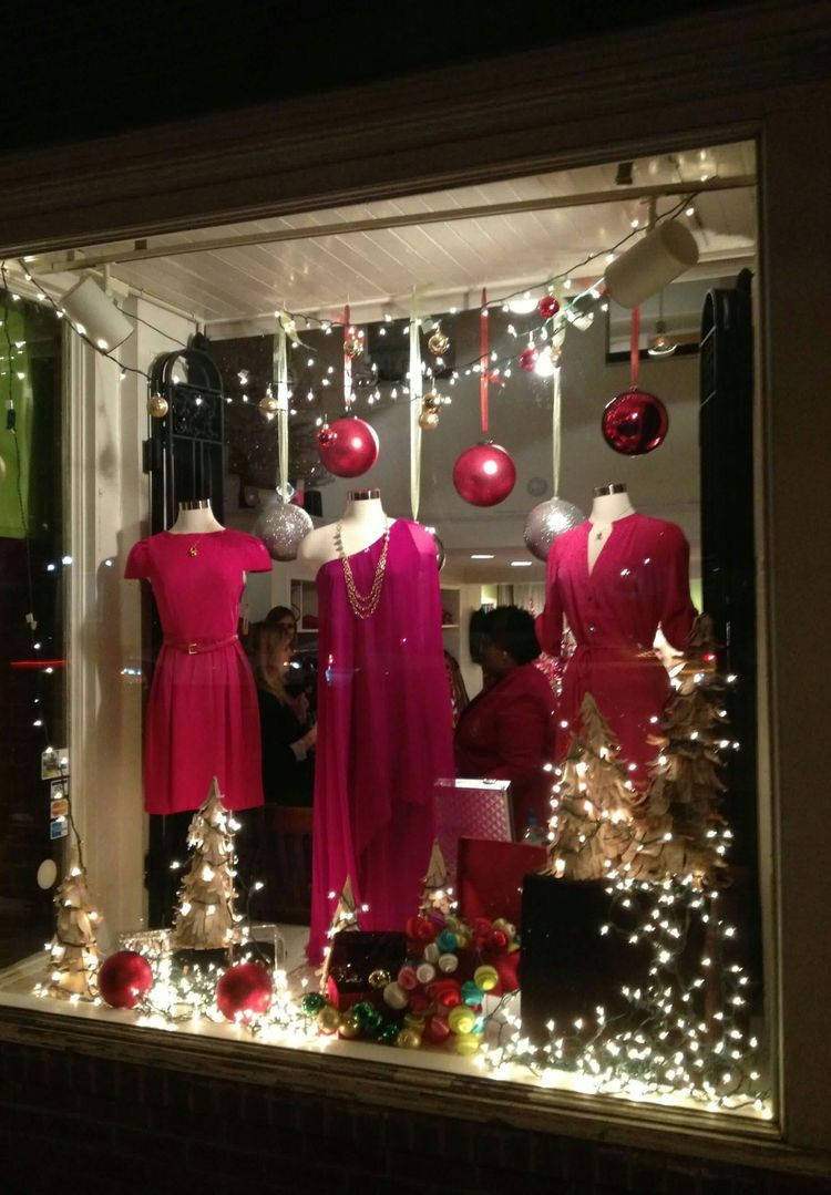Vitrine de Natal - Ideias e dicas inspiradoras para decoração de vitrines  de lojas em 40 fotos | Fashion Bubbles