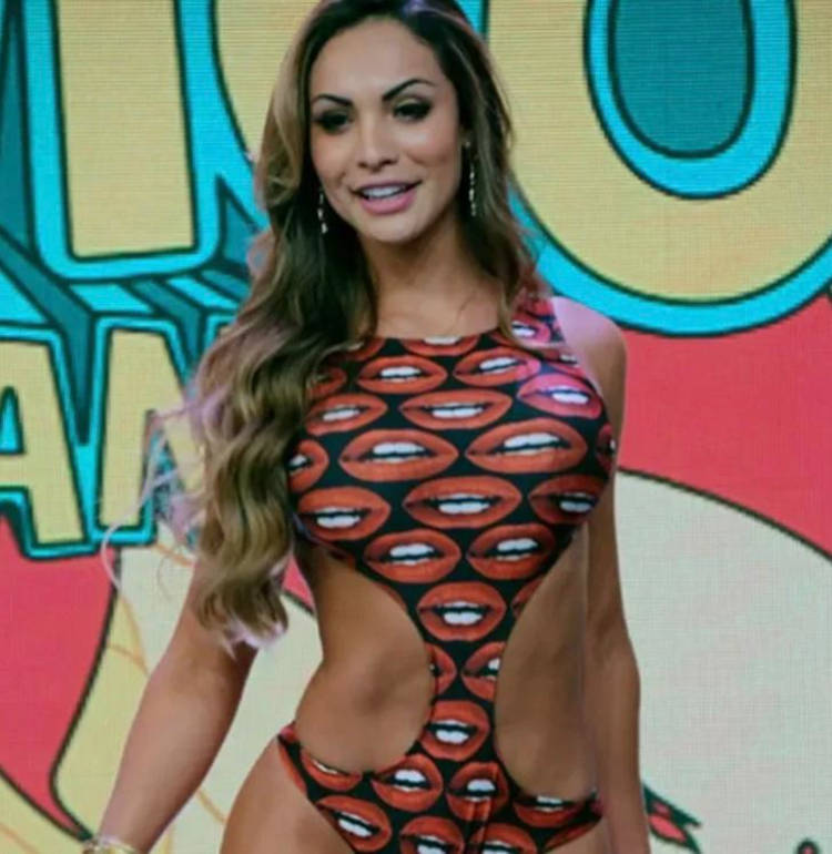 Aline Mineiro, no Pânico com cabelo estilo morena iluminada Aline Mineiro com cabelo morena iluminada