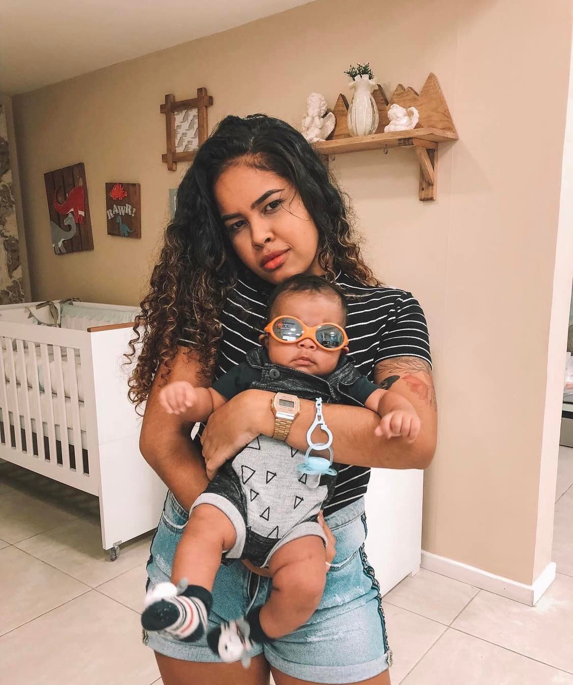 Sthefane em 2019 com o filho bebê