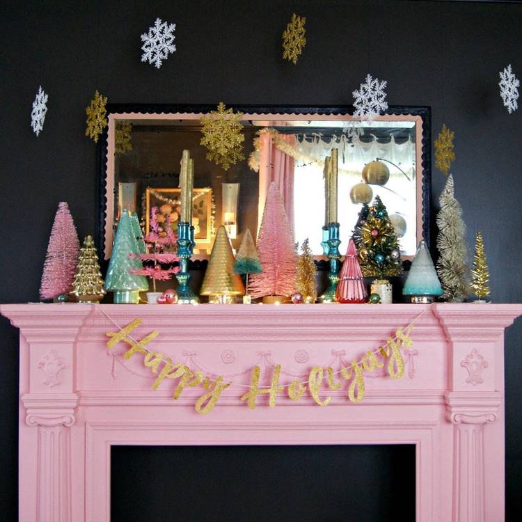Foto de aparador decorado para o Natal.