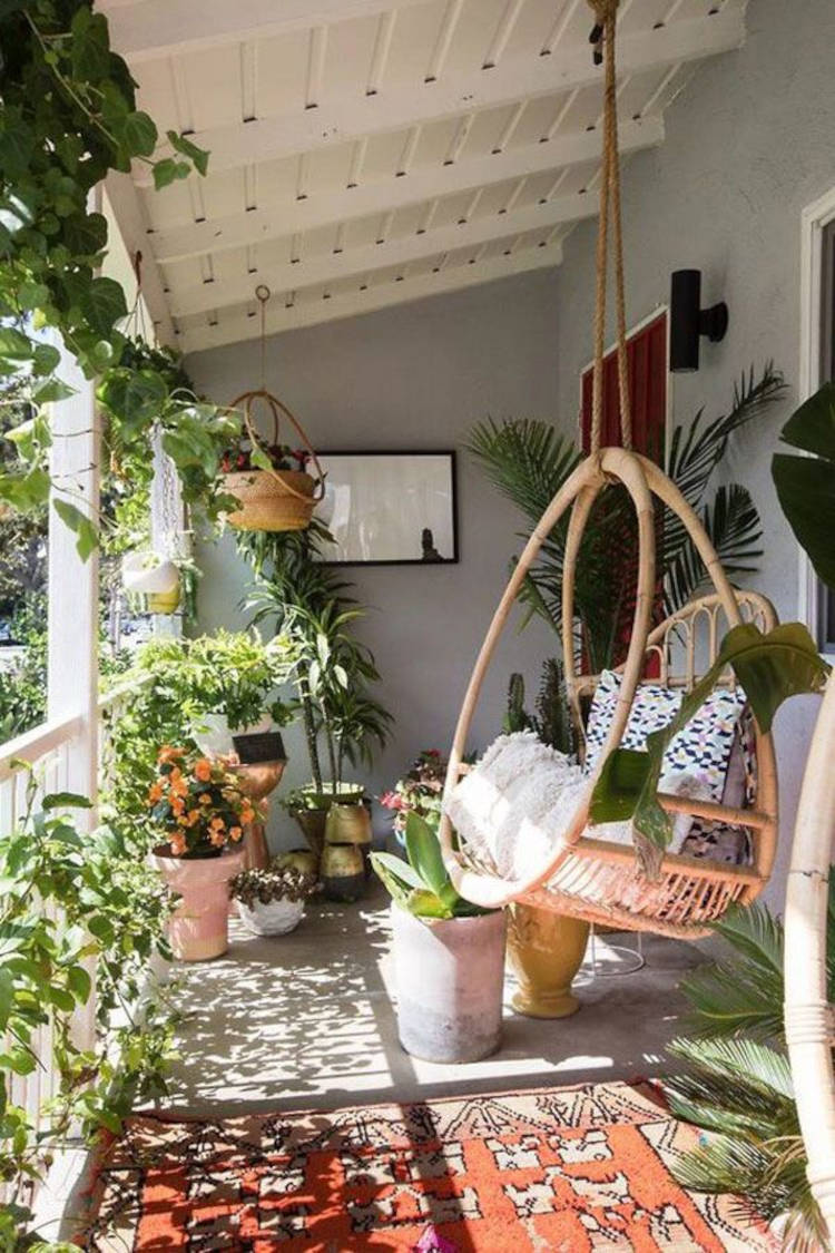 tendências de arquitetura, varanda com plantas e materiais naturais tendências de arquitetura varanda