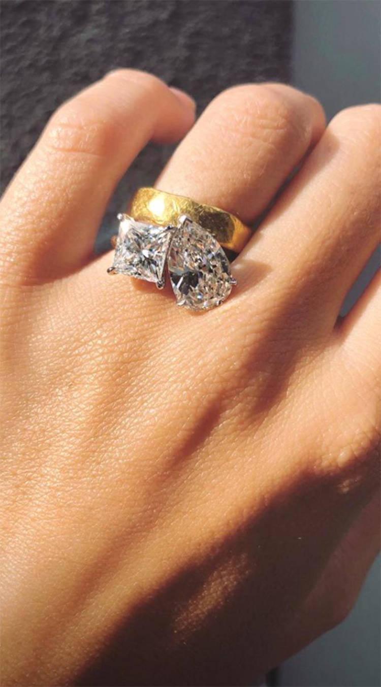 anel de noivado da Emily Ratajkowski