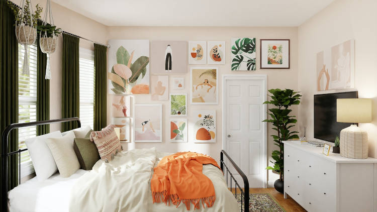 quarto decorado com composição de quadros, plantas, almofadas e colcha laranja na cama quarto decorado