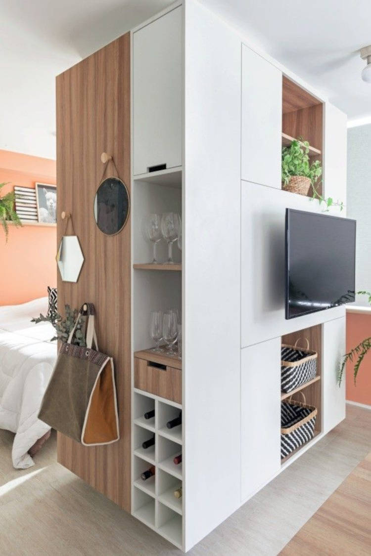 móvel planejado que serve como divisória entre sala e quarto de um loft móveis multiuso, tendências de arquitetura
