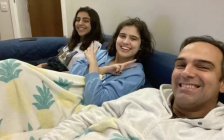 Tadeu Schmidt e as filhas, Valentina e Laura (Fonte: Reprodução)
