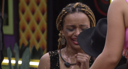 Natália teve crise ao ver Lucas e Eslovênia se beijando no BBB 22