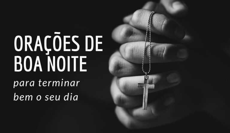 Foto de pessoa segurando crucifixo.
