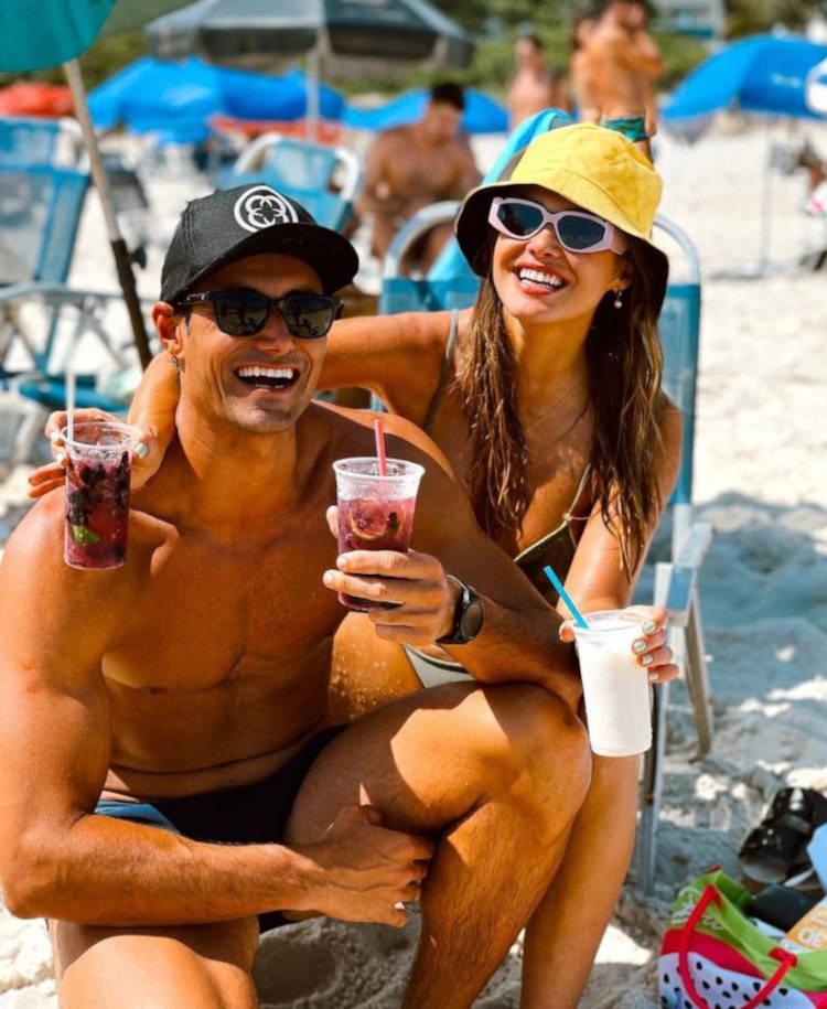 Bárbara e Rick na praia
