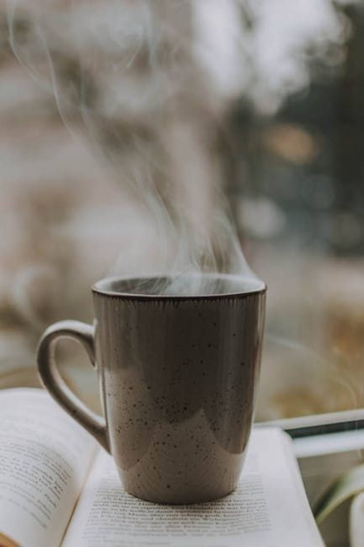 Uma foto poética de um café quente