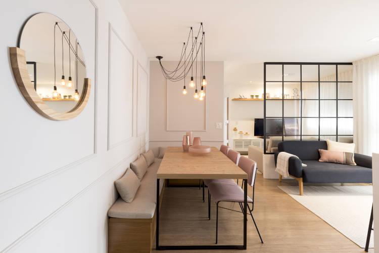 Cômodos integrados. Apartamento com décor industrial.