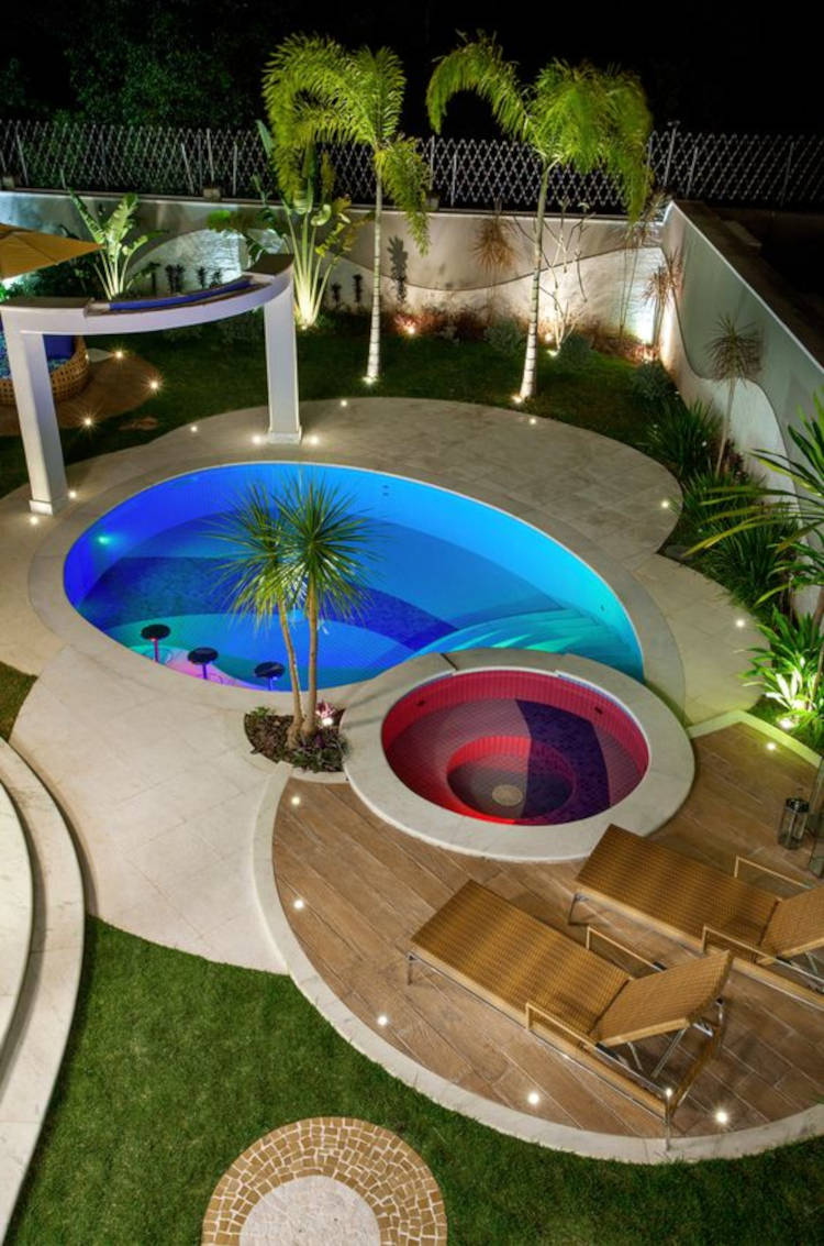 Piscina redonda pequena de luxo. Piscina redonda vermelha.