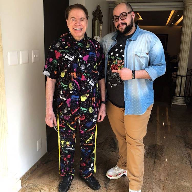 Foto se Silvio Santos e seu neto.