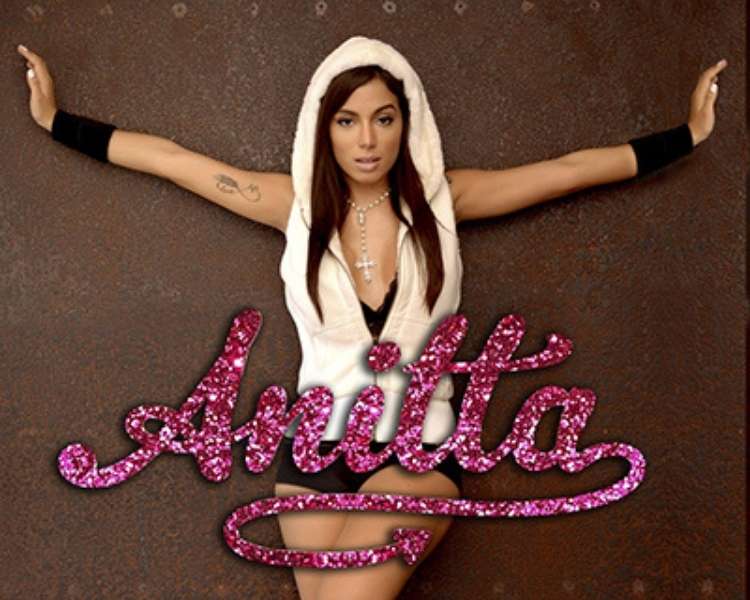 Foto da Capa do 1º álbum de Anitta;