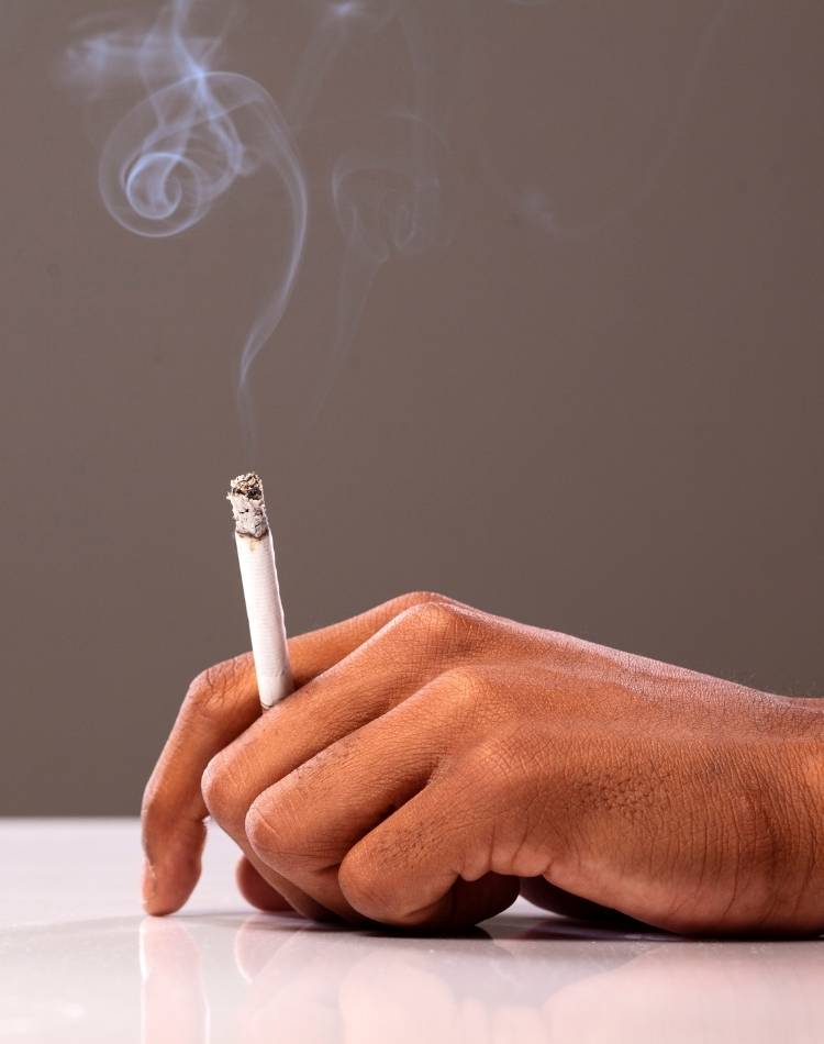 Atletas não devem fumar cigarro.