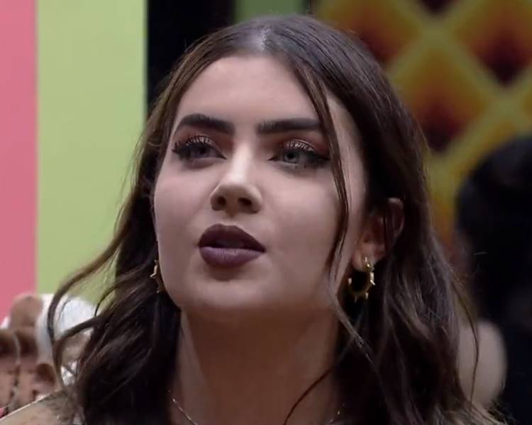 Jade Picon no BBB 22 durante a formação do 7º Paredão. Foto de Jade Picon no BBB 22 está no Paredão.