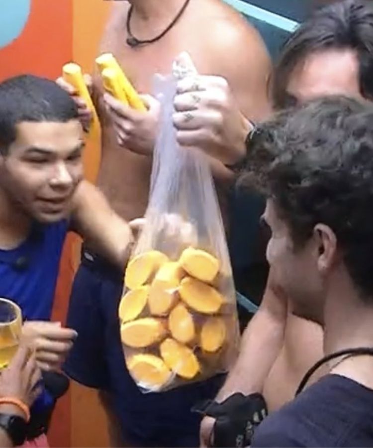 Lucas rouba Protetor Solar no BBB 22 Lucas rouba Protetor Solar no BBB 22