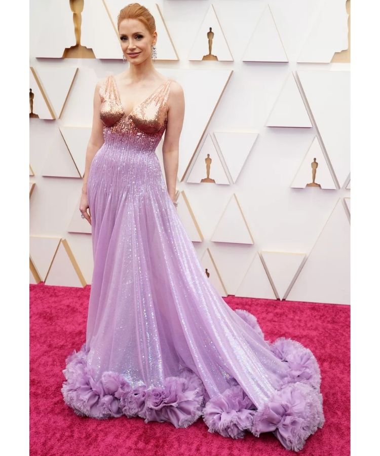 Jessica Chastain no tapete vermelho do Oscar 2022