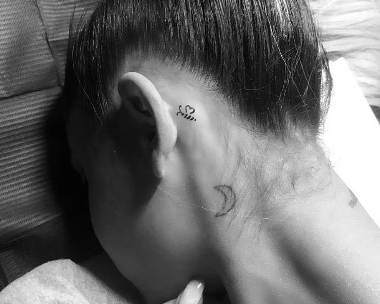 Foto de tatuagem da cantora.